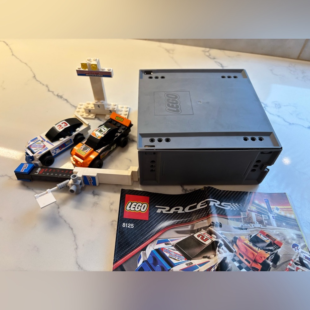 Lego Thunder Raceway 8125 Racing Set with Fold Out Track - complete - Picture 6 of 11